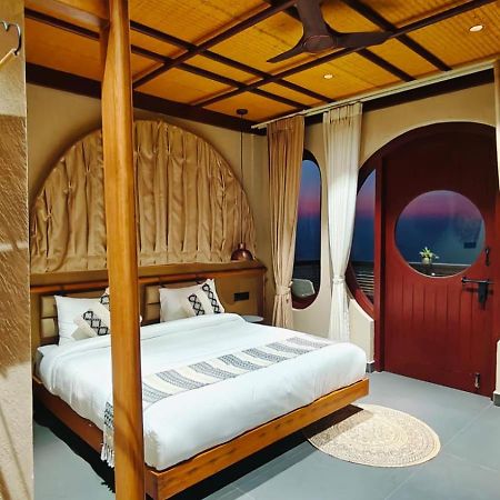 Отель Himalayan Hobbit House Алмора Экстерьер фото