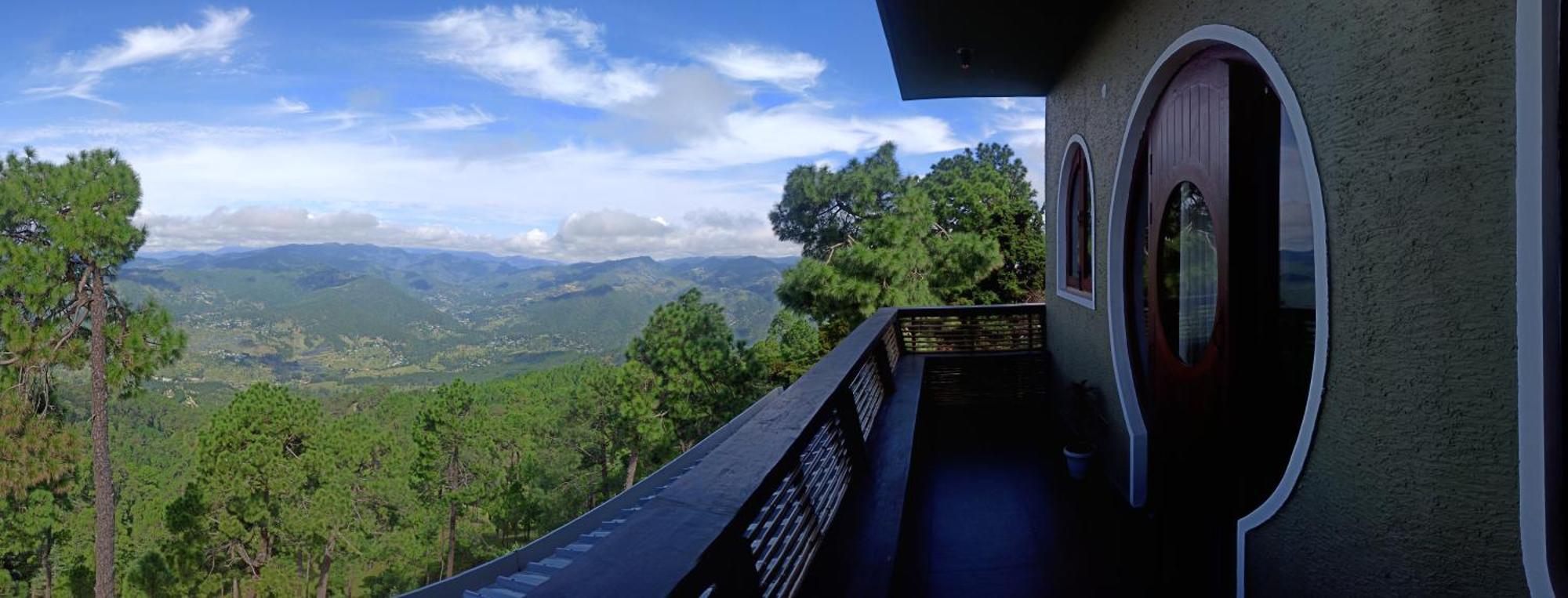 Отель Himalayan Hobbit House Алмора Экстерьер фото
