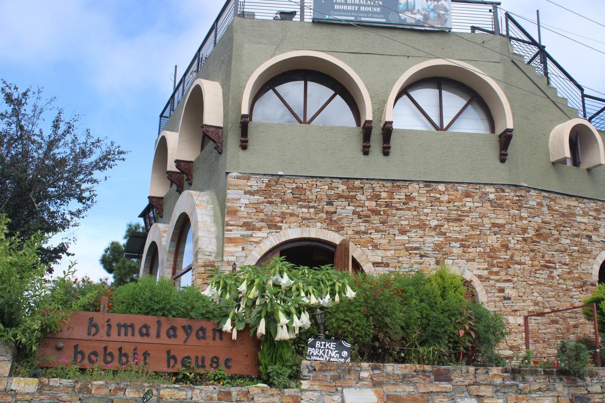 Отель Himalayan Hobbit House Алмора Экстерьер фото